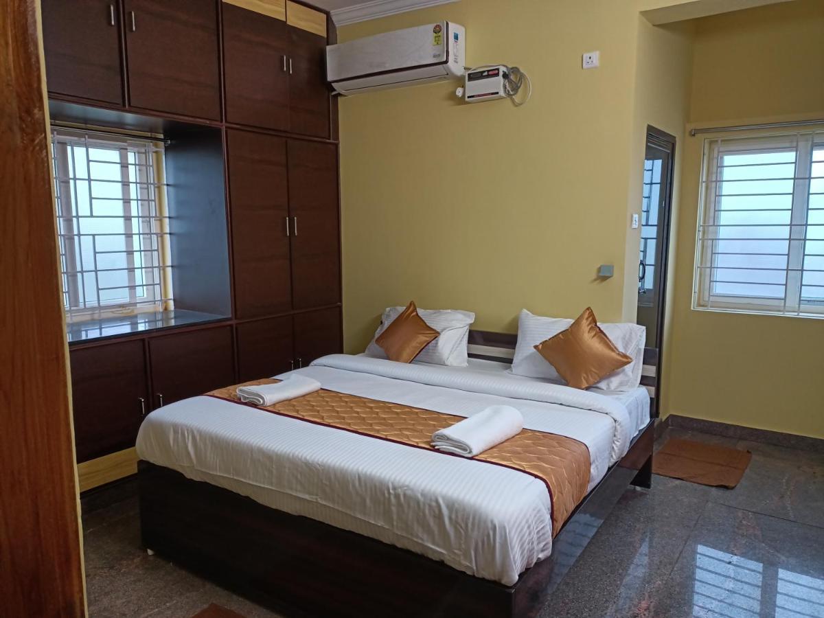Four Seasons Home Stay Tirupati Bagian luar foto
