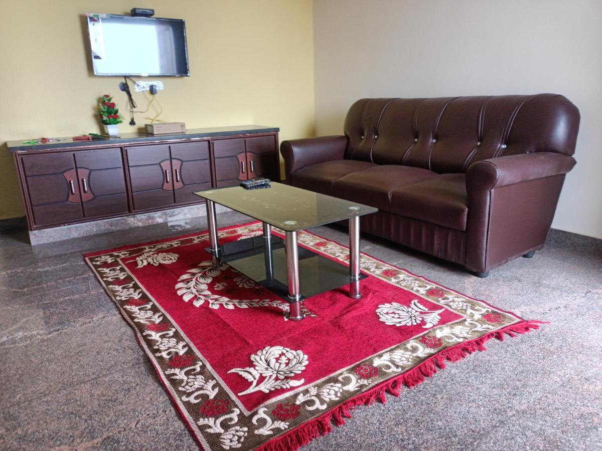 Four Seasons Home Stay Tirupati Bagian luar foto