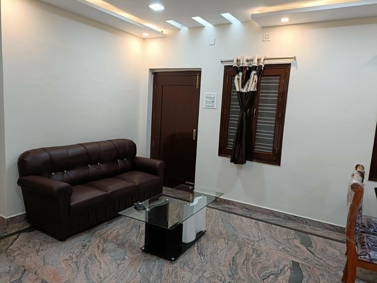 Four Seasons Home Stay Tirupati Bagian luar foto