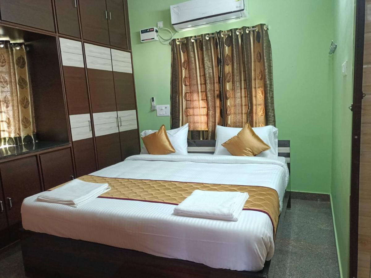 Four Seasons Home Stay Tirupati Bagian luar foto