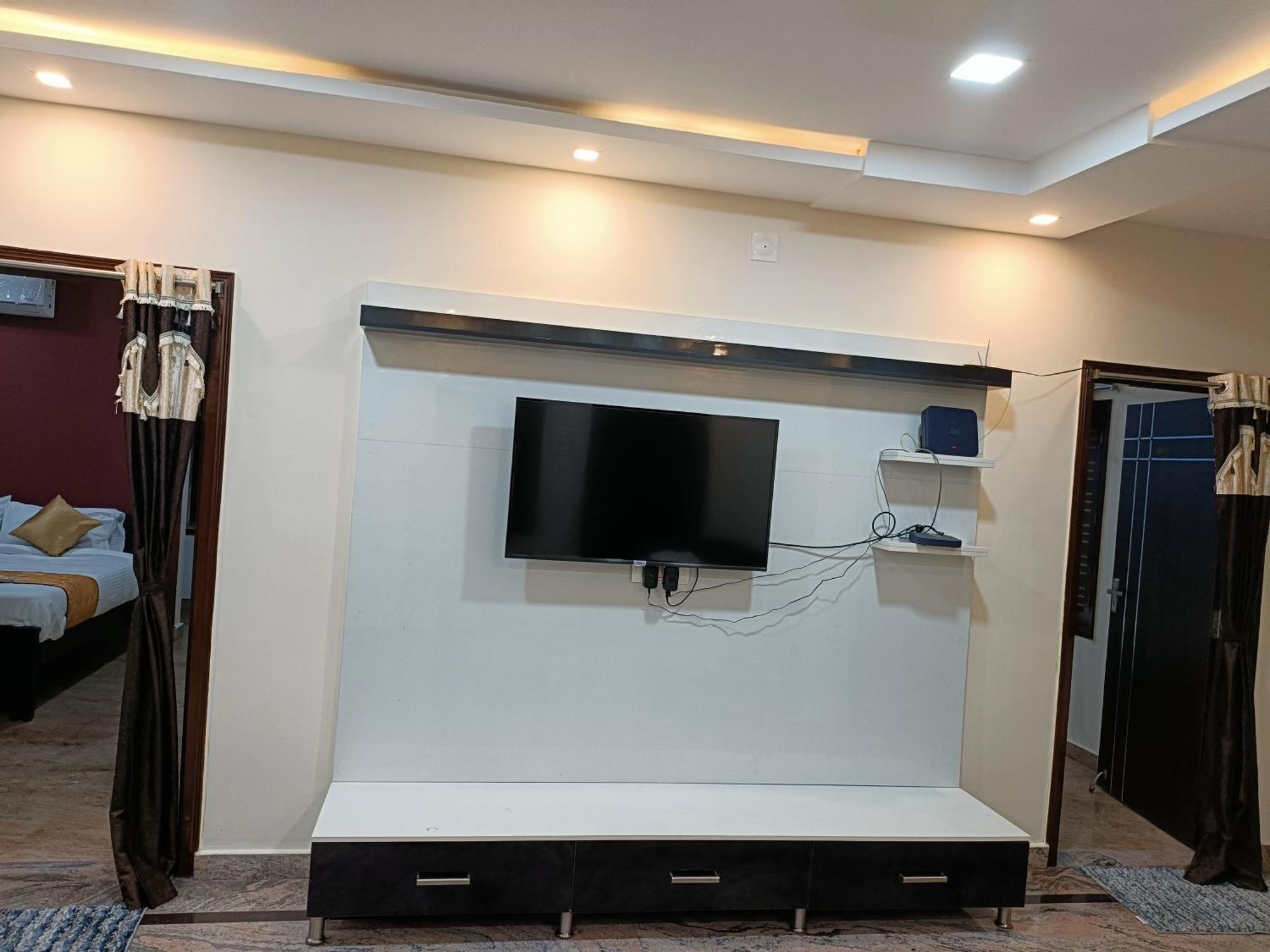 Four Seasons Home Stay Tirupati Bagian luar foto